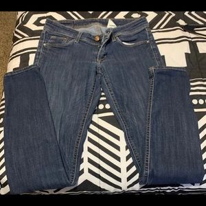 H&M jeans size 27/30 low waist.
